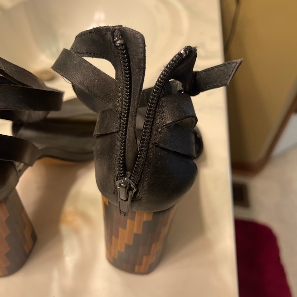 Shoes size 8 - Picture 4 of 4